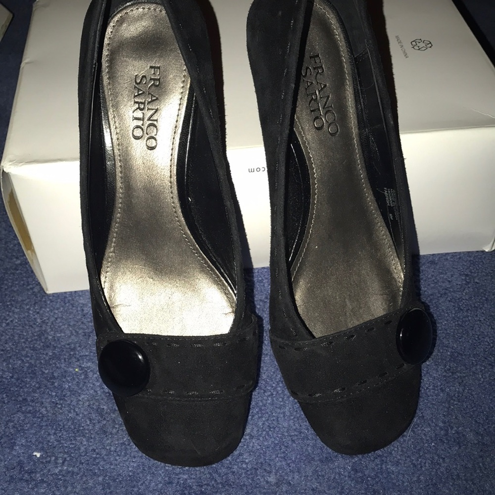 Comfy, simple black shoes